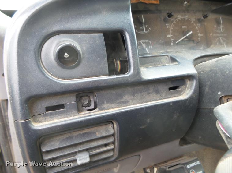 image for item DA2501 1996 Ford F350 chip truck