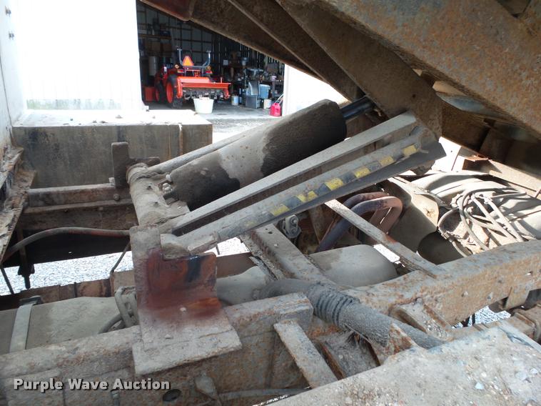 image for item DA2501 1996 Ford F350 chip truck