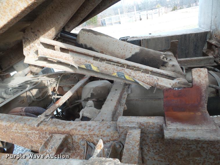 image for item DA2501 1996 Ford F350 chip truck