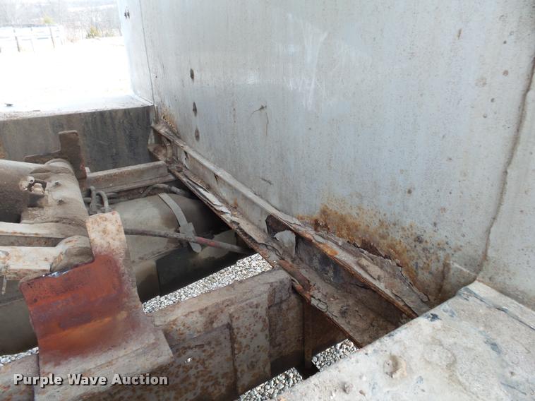 image for item DA2501 1996 Ford F350 chip truck