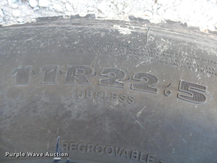 image for item DA2503 1996 International 4900 oil distributor truck