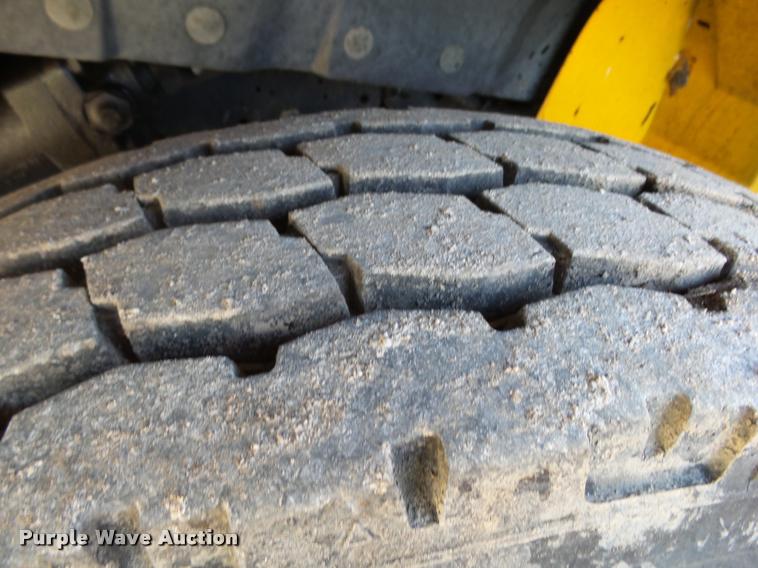 image for item DA2503 1996 International 4900 oil distributor truck