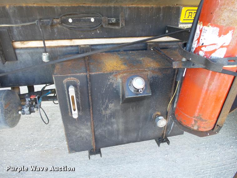 image for item DA2503 1996 International 4900 oil distributor truck