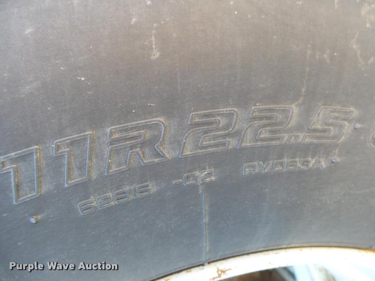 image for item DA2503 1996 International 4900 oil distributor truck