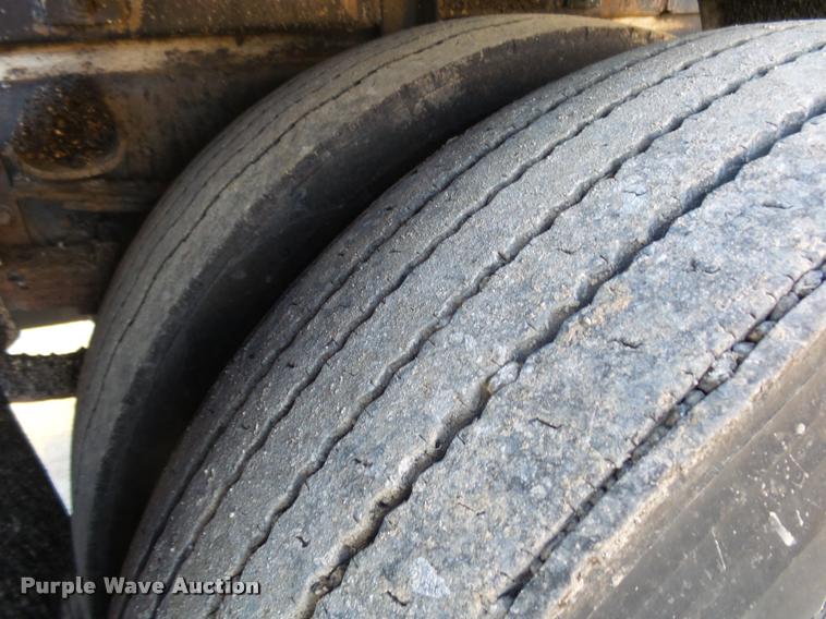 image for item DA2503 1996 International 4900 oil distributor truck