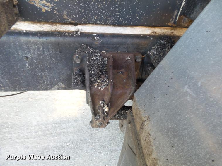 image for item DA2503 1996 International 4900 oil distributor truck