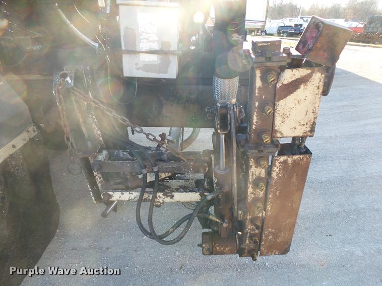 image for item DA2503 1996 International 4900 oil distributor truck