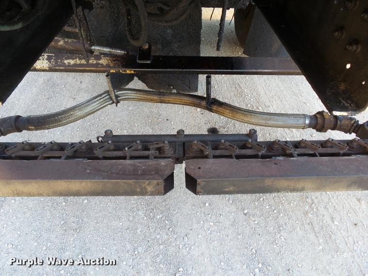 image for item DA2503 1996 International 4900 oil distributor truck