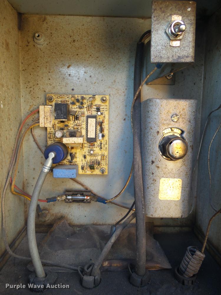 image for item DA2503 1996 International 4900 oil distributor truck