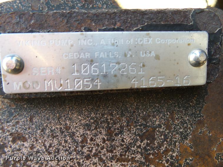 image for item DA2503 1996 International 4900 oil distributor truck