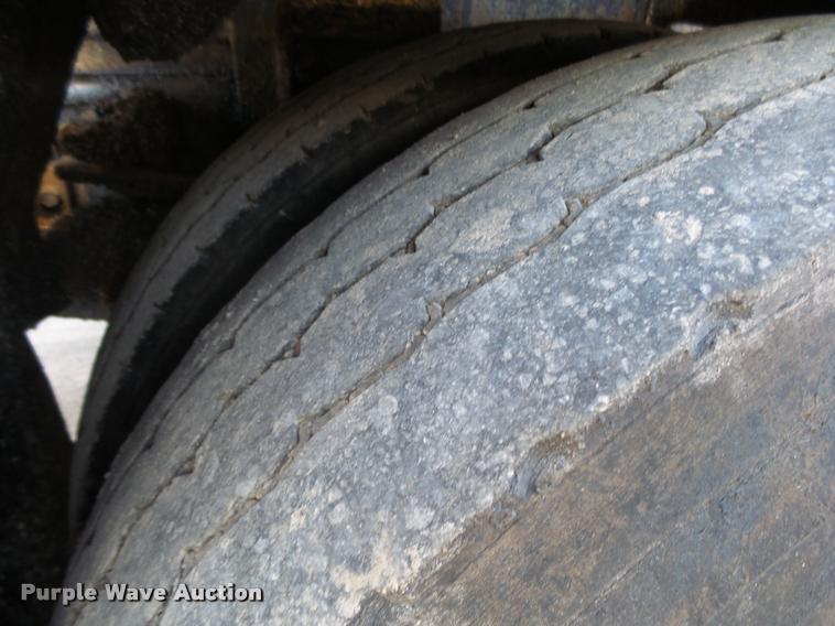 image for item DA2503 1996 International 4900 oil distributor truck