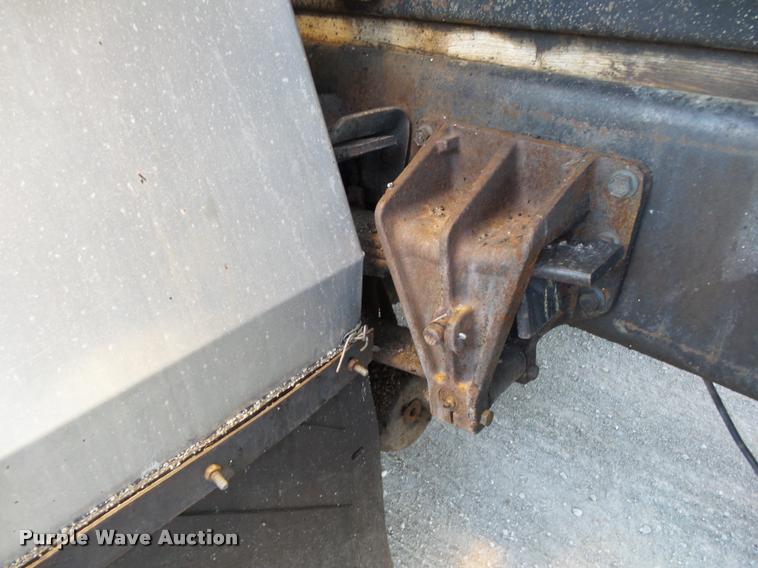 image for item DA2503 1996 International 4900 oil distributor truck