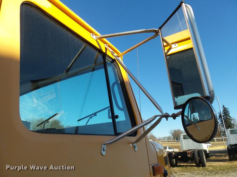 image for item DA2503 1996 International 4900 oil distributor truck