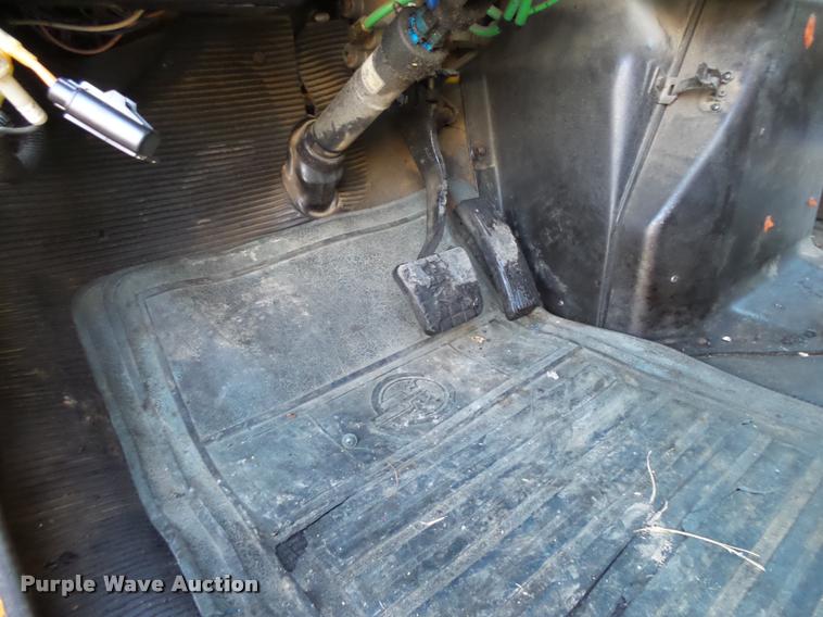 image for item DA2503 1996 International 4900 oil distributor truck