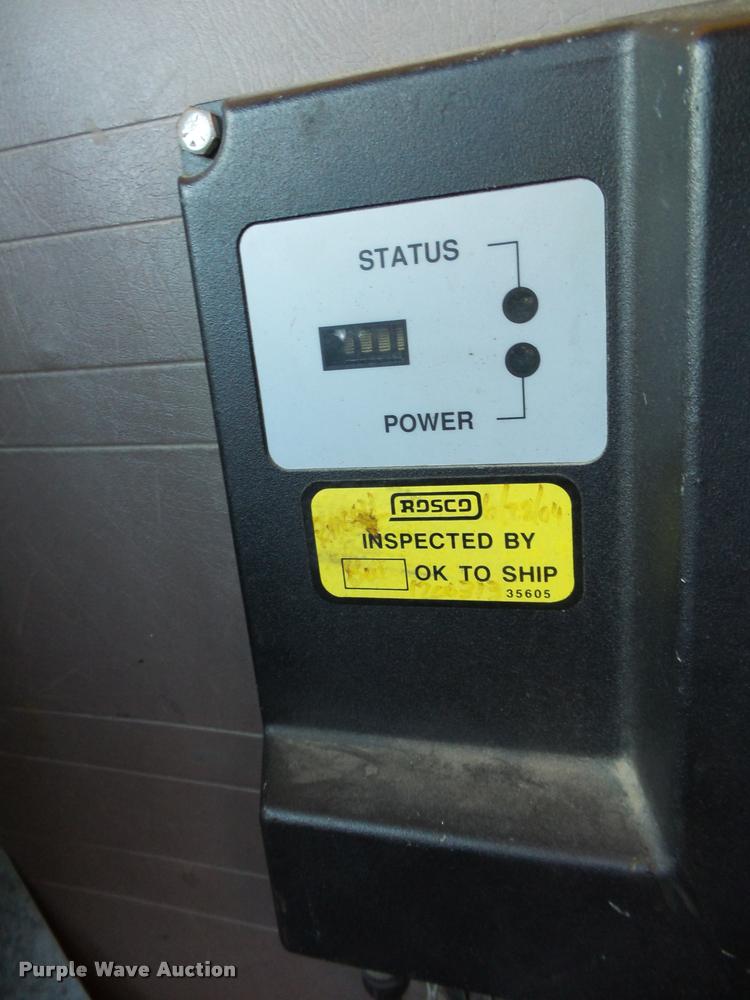 image for item DA2503 1996 International 4900 oil distributor truck