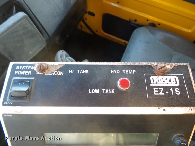 image for item DA2503 1996 International 4900 oil distributor truck