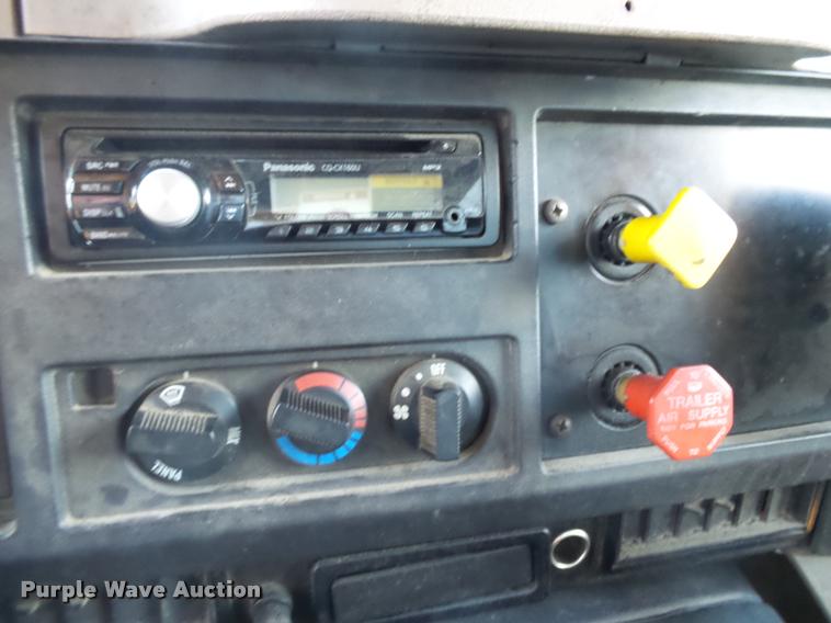 image for item DA2503 1996 International 4900 oil distributor truck