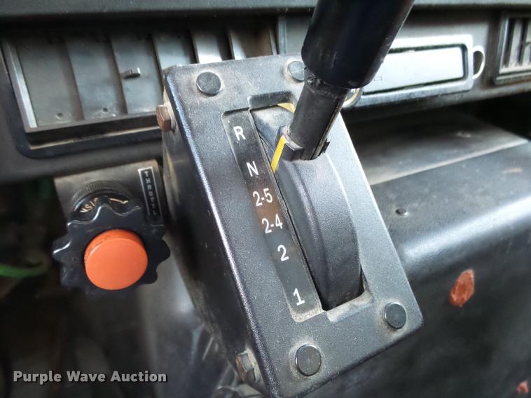 image for item DA2503 1996 International 4900 oil distributor truck