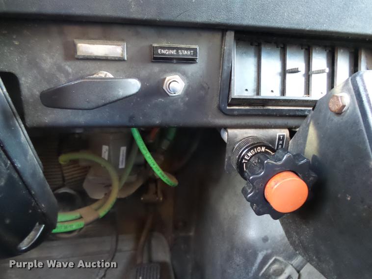 image for item DA2503 1996 International 4900 oil distributor truck