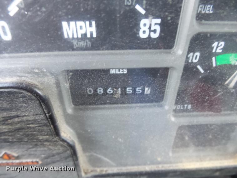 image for item DA2503 1996 International 4900 oil distributor truck