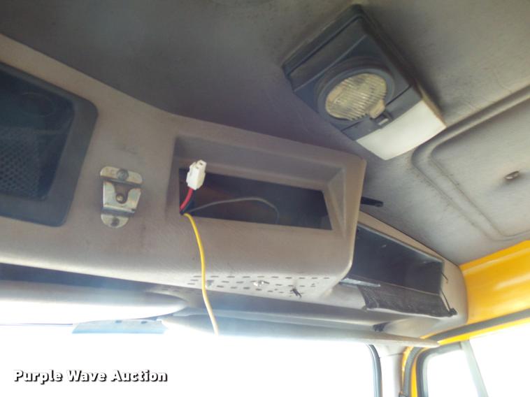 image for item DA2503 1996 International 4900 oil distributor truck