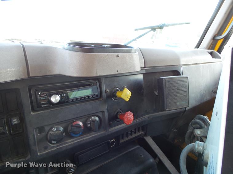 image for item DA2503 1996 International 4900 oil distributor truck