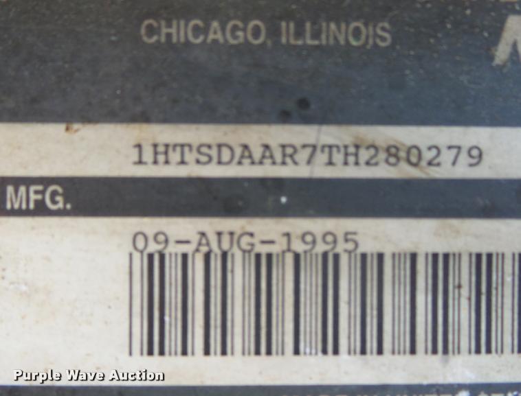 image for item DA2503 1996 International 4900 oil distributor truck