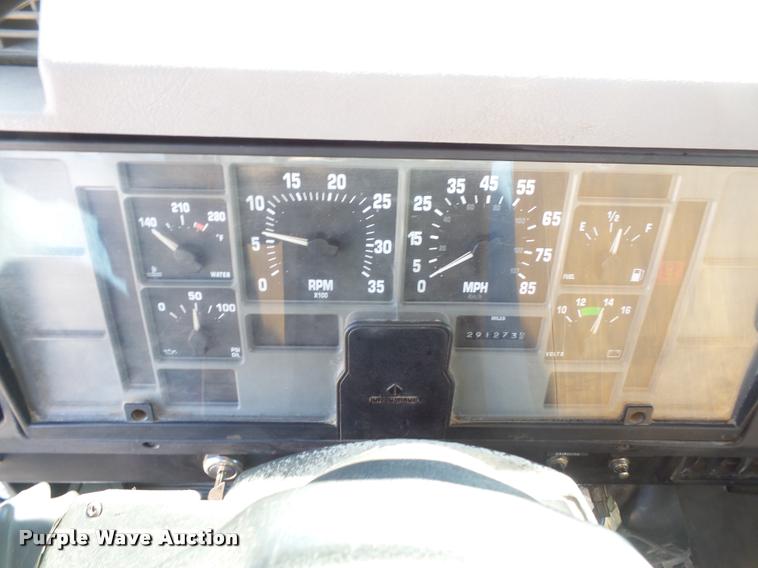 image for item DA3768 2000 International 4700 service truck