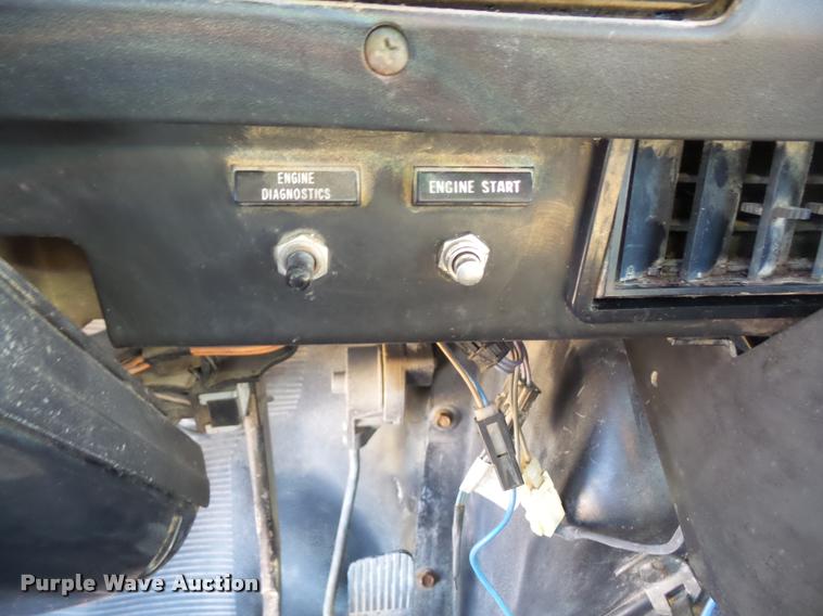 image for item DA3768 2000 International 4700 service truck