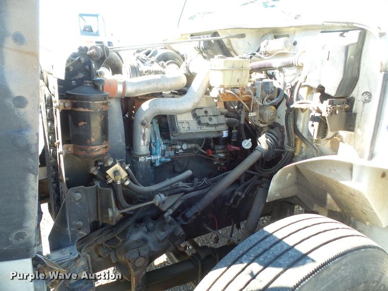 image for item DA3768 2000 International 4700 service truck