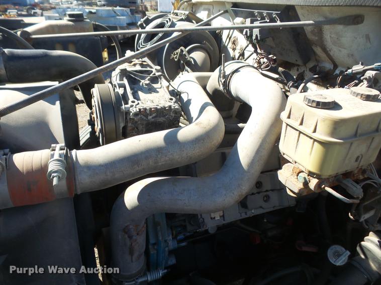 image for item DA3768 2000 International 4700 service truck