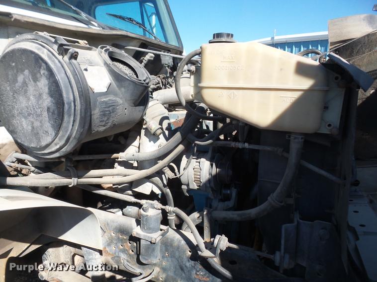 image for item DA3768 2000 International 4700 service truck