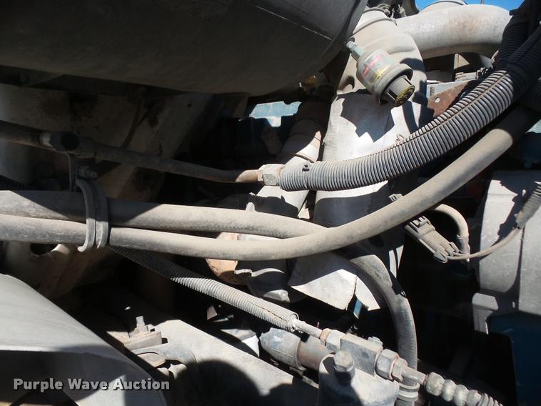 image for item DA3768 2000 International 4700 service truck