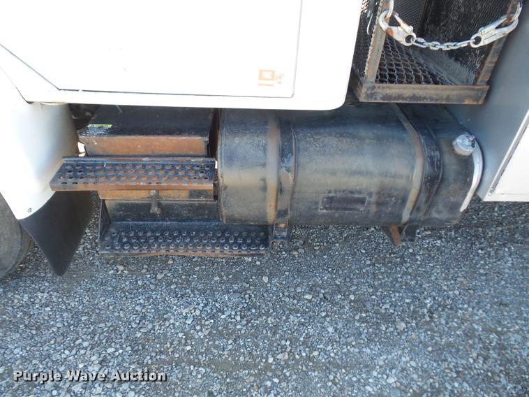 image for item DA3768 2000 International 4700 service truck