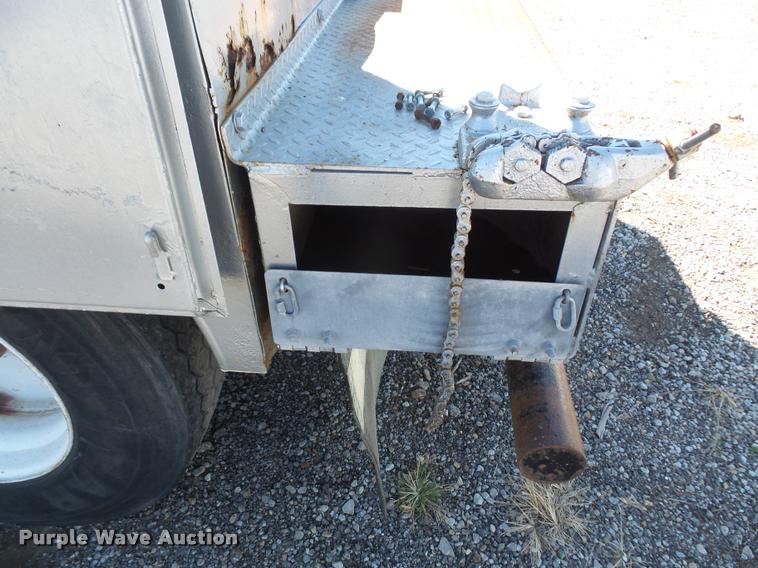 image for item DA3768 2000 International 4700 service truck