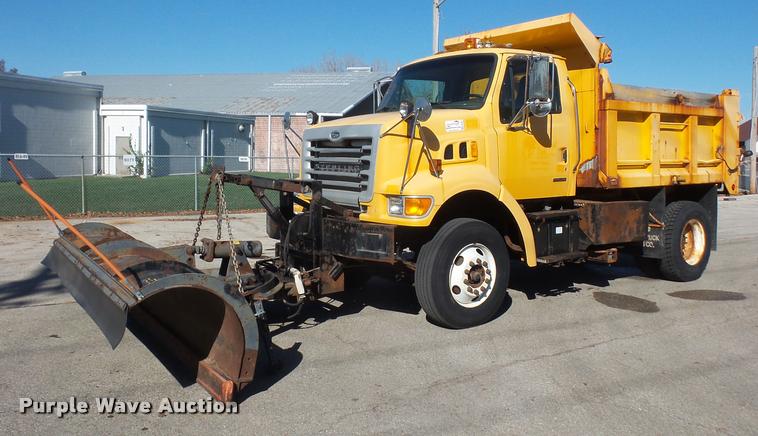 image for item DA3881 2004 Sterling L7500 dump truck