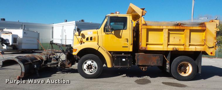 image for item DA3881 2004 Sterling L7500 dump truck
