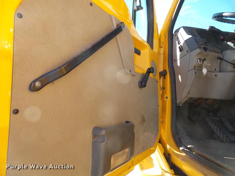 image for item DA3881 2004 Sterling L7500 dump truck