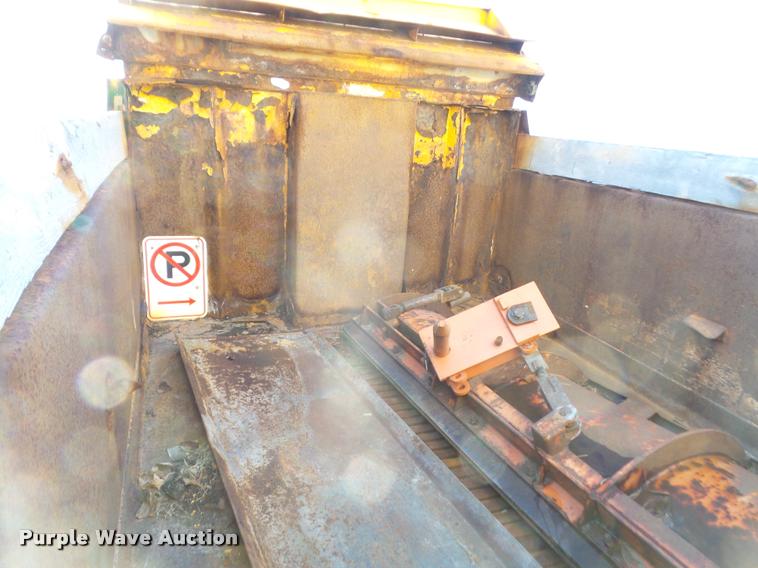 image for item DA3881 2004 Sterling L7500 dump truck