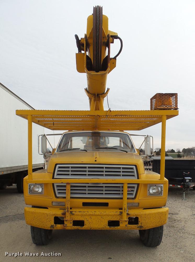 image for item DA5153 1985 Ford F700 bucket truck
