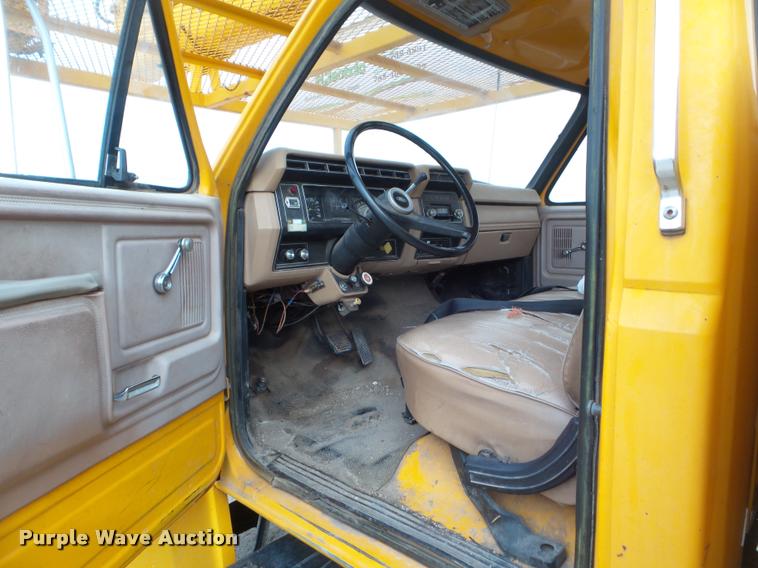 image for item DA5153 1985 Ford F700 bucket truck