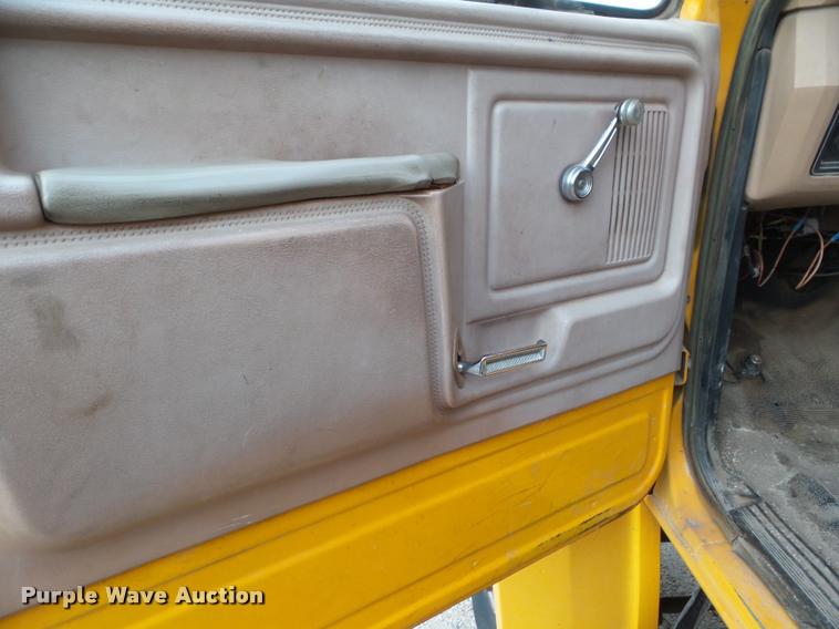 image for item DA5153 1985 Ford F700 bucket truck