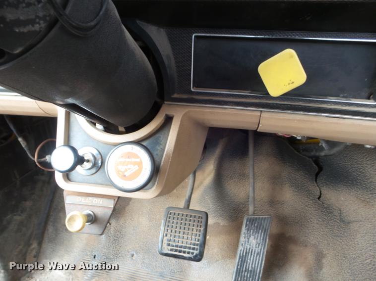 image for item DA5153 1985 Ford F700 bucket truck