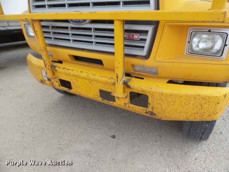image for item DA5153 1985 Ford F700 bucket truck