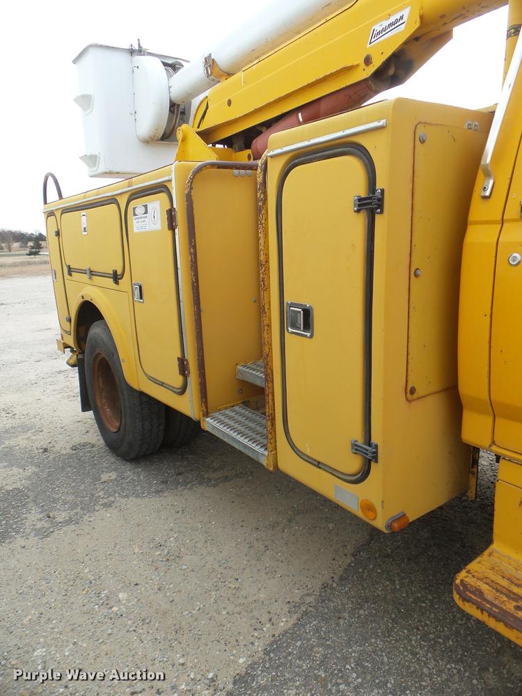 image for item DA5153 1985 Ford F700 bucket truck