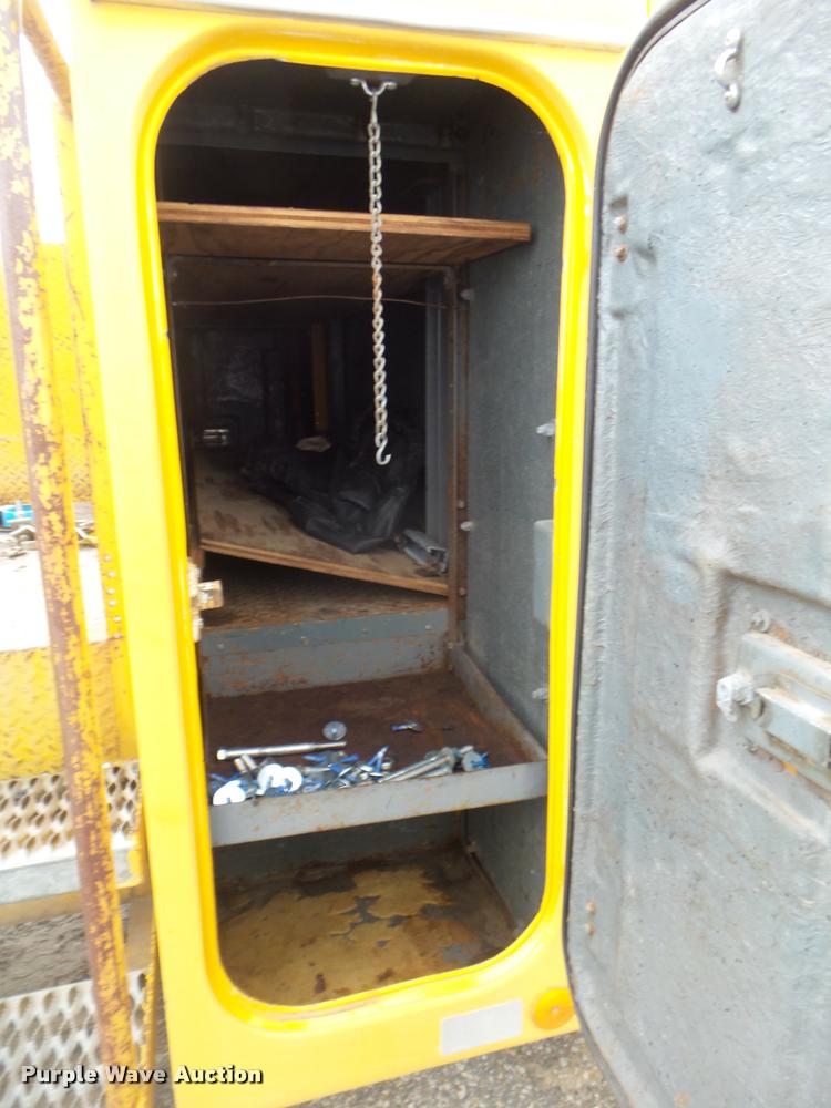 image for item DA5153 1985 Ford F700 bucket truck