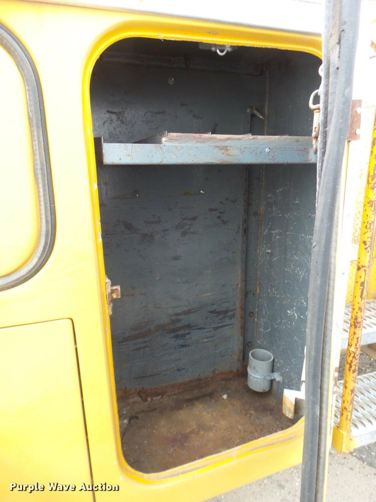 image for item DA5153 1985 Ford F700 bucket truck