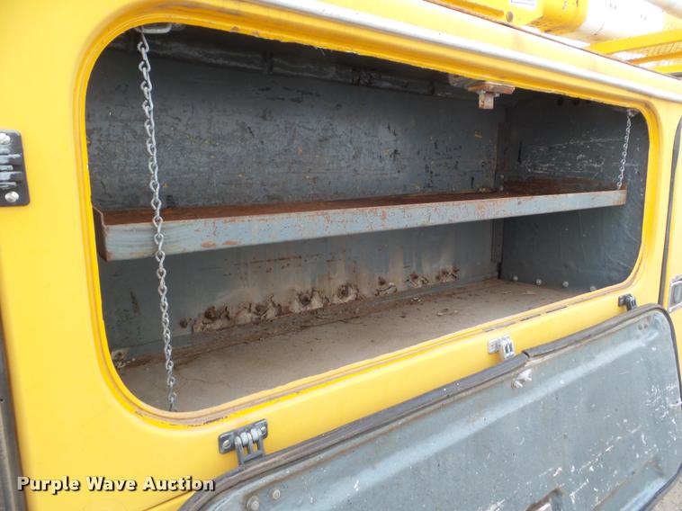 image for item DA5153 1985 Ford F700 bucket truck