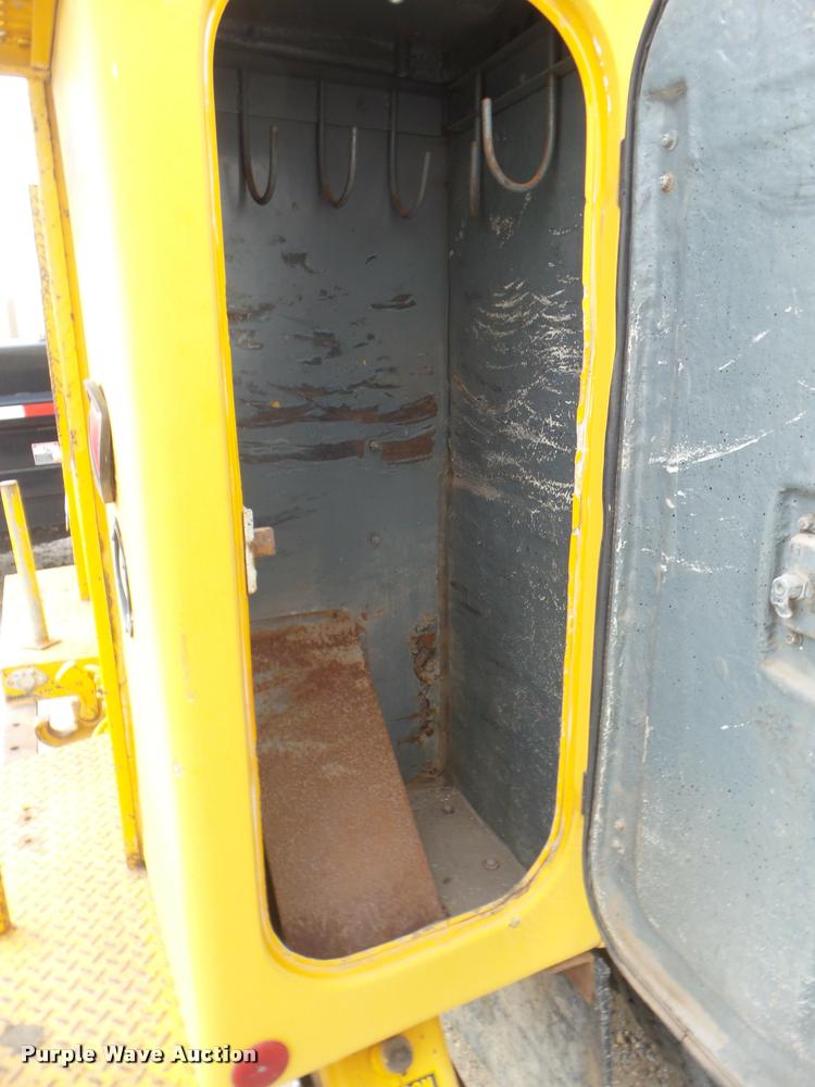 image for item DA5153 1985 Ford F700 bucket truck