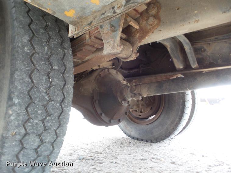 image for item DA5153 1985 Ford F700 bucket truck